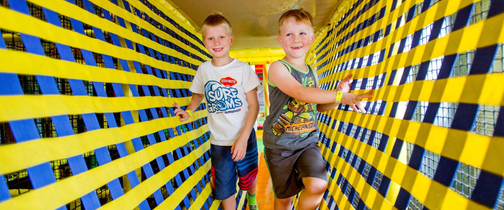 BIG4 Bendigo Park Lane Holiday Park - Parky's Wonderland - Boys Playing