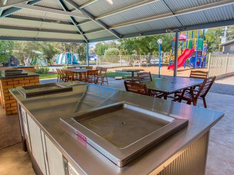 BIG4 Shepparton Park Lane Holiday Park - BBQ Area and Camp Kitchen
