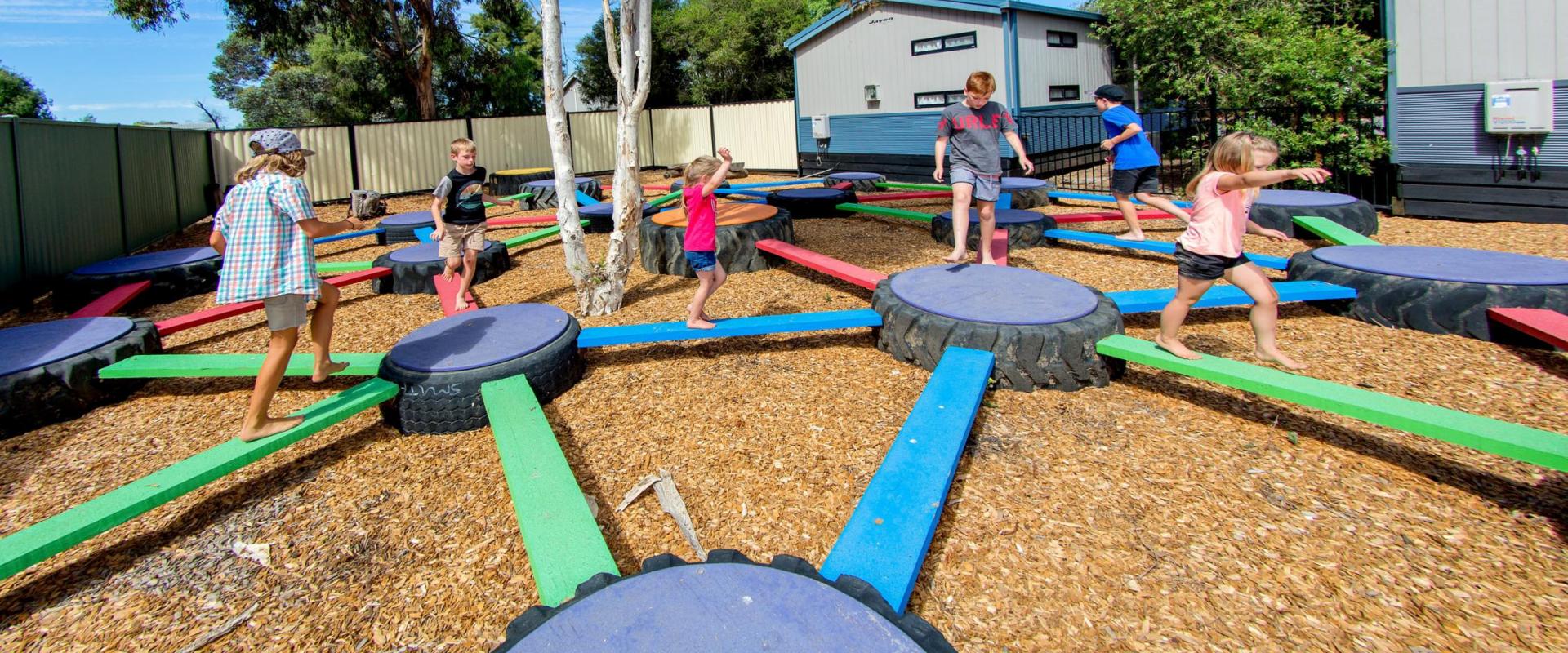 BIG4 Shepparton Park Lane Holiday Park - Kids playing on tyre maze