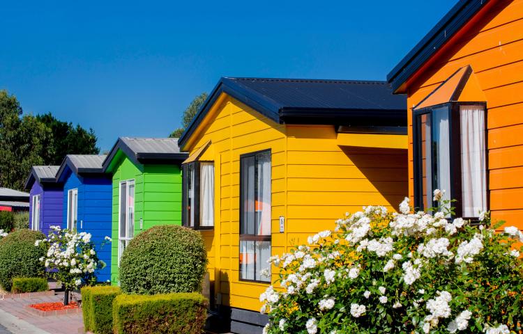 BIG4 Traralgon Park Lane Holiday Park - Accommodation - Bright Coloured Cabins