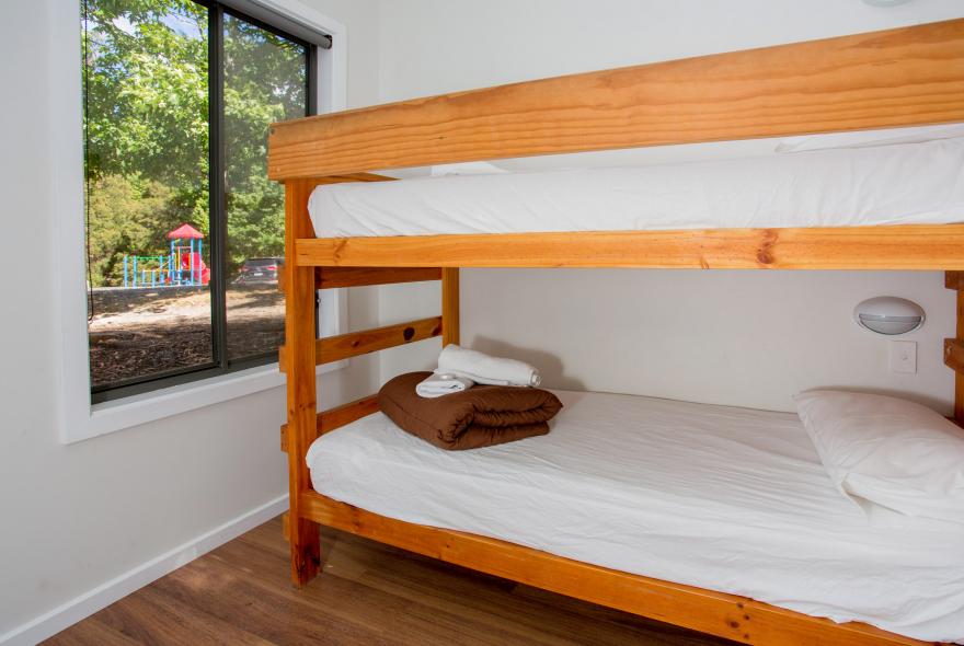 BIG4 Yarra Valley Park Lane Holiday Park - Hilltop Cabin - 1 Bedroom - Bunk Beds